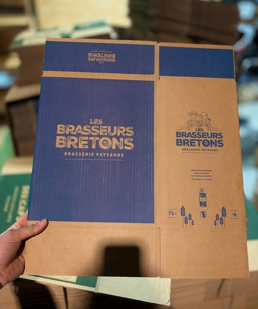 Gamme complète d'emballages carton conçue pour la brasserie La Ferme des Caps, des caisses aux valisettes